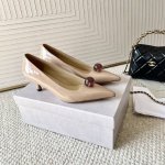 Jimmy Choo 周仰杰 JC新款尖头小猫跟单鞋水晶圆球高跟单鞋大底：真皮大底跟高：4.5CM码数：34-41 34 40 41 42码定做不退不换