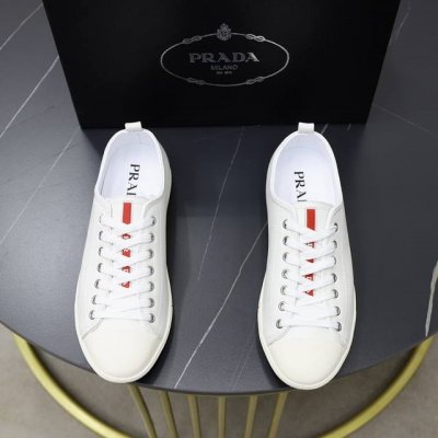 品牌 普拉达prada 标准码 男码38 44 45可以定做 等级 官网同款 高品质男鞋 材料 原版皮料 搭配柔软羊皮内里 原版防滑耐磨橡胶轻便大底 款式类别