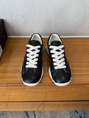 代购级别 Prada Ss25 New Arrival～ P家春夏新款休闲运动鞋 好看又好穿 秒被种草又是一款断货王 小羊皮超柔软～超舒服～日常通勤必备单品！