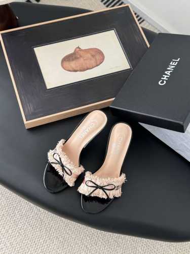 Chanel Vintage中古系列凉鞋简约而不简单的款，上脚特别显脚细。鞋面定制面，内里垫脚羊皮，真皮大底。跟高5 8cmSize:35-39 其它码数定做