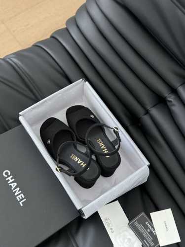 Chanel 24C经典鱼嘴防水台高跟鞋 水台高度4Cm 后跟高度12Cm 鞋面麂皮 牛皮 内里羊皮 原版大底 Size:35-39 其他码数定做