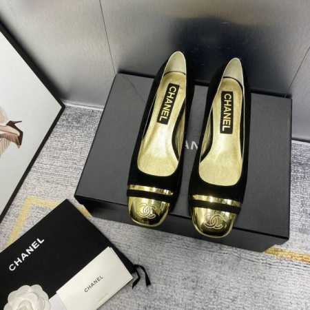 出厂价 CHANEL2024早春香奈儿 拼色后空凉鞋 7.5跟高 大爆款，每期经典款都被抢光，超级柔软，上脚无敌柔软舒适，今年衣橱的top31肯定属它了！上脚美 - 点击图像关闭