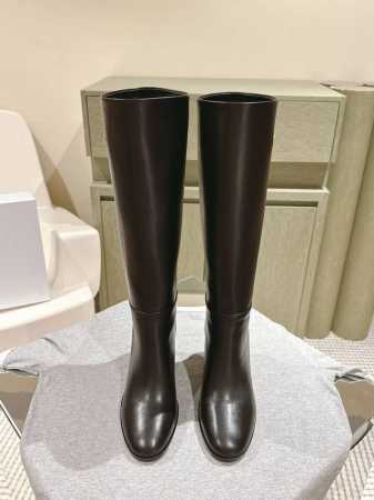 长靴 Dio r s new arrival～迪奥秋冬百搭爆款新品 高跟长靴代购级 经典圆头造型，鞋跟细节相呼应！ 后帮立体，细节满满！鞋面高密度车线工艺，专柜 - 点击图像关闭