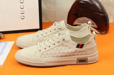 工厂价 高品质 Gucci 古奇新款上市著名奢侈品牌，专柜同步更新，意大利男鞋时尚杂志季刊封面主推款！鞋面采用意大利进口小牛皮，羊皮内里。原版防滑橡胶大底，上脚