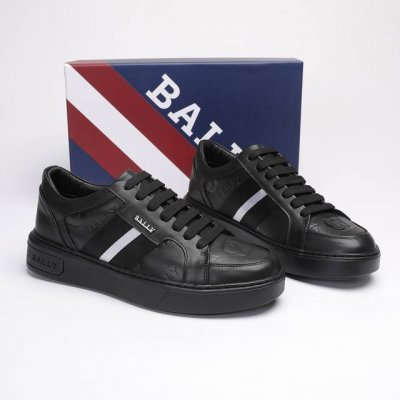 B家新款上市，进口牛皮印品牌专属Logo标志，羊皮内里，Tp∪发泡大底，穿着舒适透气耐磨，有多色可选，38一44
