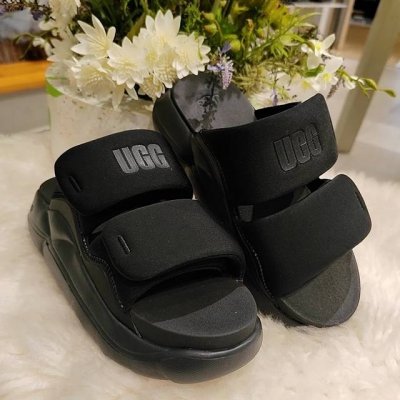 Ugg 25夏季新品云朵厚底拖鞋 的踩屎感 让你踩在之上出门穿它美翻了 5 厚底高**拉长腿部线条 长裤 短裙轻松拿捏 夏天穿搭的不二之选 大底 采用Eva发泡