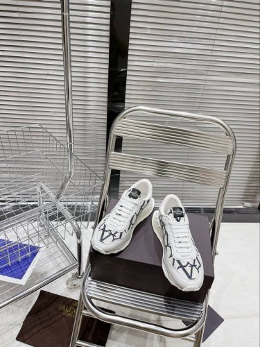 Valentino 码数:39 44 38.45定做 华伦天奴 运动鞋系列 valentino华伦天奴V家 新款Netrunner系列 休闲 气垫 情侣运动鞋
