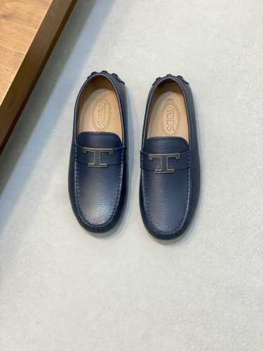 Tod's 托德斯 新款男士豆豆鞋懒人鞋驾车鞋 莞产原材料猛货，采用光滑小牛皮、粒面牛皮革和绒面皮革制作，纹理均匀细腻，质感超强，马克缝线精工制作，正面饰以同材