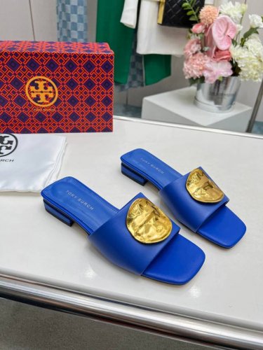 2024汤丽柏琦新款火爆推出面:牛皮 内里:绵羊皮 垫脚:山羊皮平跟出厂价:像胶底 皮底+30码数:35-43