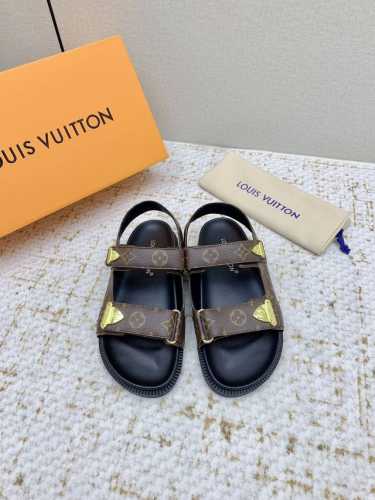 出厂 高版本 Louis Vuitton 路易威登 最新时尚休闲半凉鞋～代购级当季最新潮品 众多博主纷纷种草，入购原版开模定制 镂空组合设计与应用语言学硕士专业