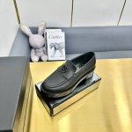 香奈儿大爆款！专柜 正品级 版本！水台厚底粗跟增高乐福鞋。 鞋面: 小牛漆皮 垫脚:进口绸缎牛皮 大底:原版意大利真皮大底 跟高:4.5cm 码数：35-39