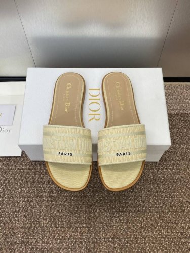工厂P价P：平底 粗跟 迪奥 Dior 2025 春夏新款 Dway 平底一字拖果冻色女鞋 Cd字母Logo立体刺绣粗跟圆头露趾拼色凉拖鞋 材质:鞋面进口酒椰草