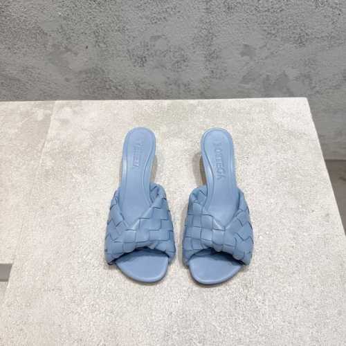 bottega Venet* 最新最经典猫跟凉鞋！扭结编织饰带 Ins&小红书巨多网红明星上身！上脚超性感！真的太美了！这款编织的鞋面超有高级感！高级穿着又仙女