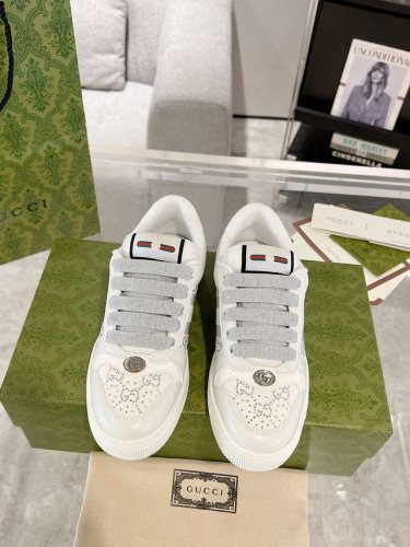 情侣款 水钻版 Gucci Screener系列男女运动鞋情侣款脏脏鞋 小脏鞋Screener系列名称的灵感来源于体育运动中的防守动作 运动鞋的设计从20世纪7