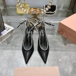 出厂 原版一比一复刻顶级Miu Miu 缪缪25春夏 尖头高跟后空绑带凉鞋一眼看上miumiu这双高跟鞋，上脚果然更惊艳~镂空尖头、蝴蝶结，集性感与于一体的高跟