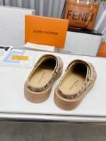 louis vuitton 路易威登 lv 新款专柜同步发售，鞋面意大利进口专属面料，全进口羊皮内里，完全1比1复刻，鞋底：特供原版底，独家活动成型超级舒适，原