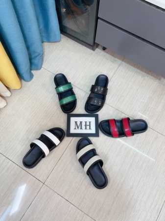 出厂价p Lv-路易威登 新品男士凉拖鞋，高端精品，鞋面精致压花Logo装饰，精细做工，鞋底超软，休闲宽松舒适型，夏季必入哦！ Size：38-44 - 点击图像关闭