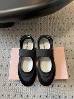 miumi* 缪缪Ss 春夏新款 阿甘鞋休闲运动鞋 玛丽珍魔术贴运动鞋 太好看啦！大爆款再次来袭，魔术贴的设计真的是可可爱爱！Miumiu最新爆款 前卫大胆的设