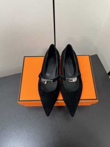 Hermes 爱马仕 25Ss早春新款 尖头凯丽扣 高跟鞋 经典的尖头版型 搭配极具辨识度的马家五金扣 上脚超级百搭好看时髦 超多明星网红种草 春夏必备 随意舒