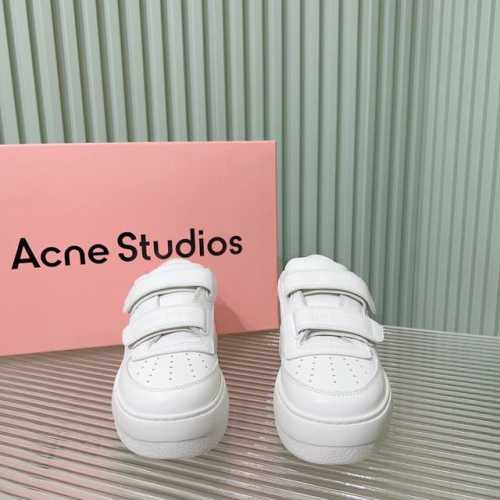 Acne 新款增高版魔术贴小白鞋 隐形增高5cm＋ 魔术带增长完全避免漏贴边儿 轻便百搭 真的好好穿 想偷偷增高的小伙伴 小牛皮鞋面 质感超赞 size 35-
