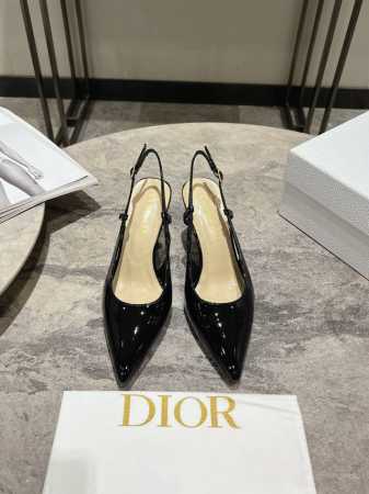 迪奥Dior 早春新款 尖头慕勒拖女拖鞋 明星同宽CD字母logo高跟凉鞋 市面顶级高端版本 材质：鞋面采用进口混种羊皮+水染羊皮内里 垫脚意大利真皮大底 跟高 - 点击图像关闭