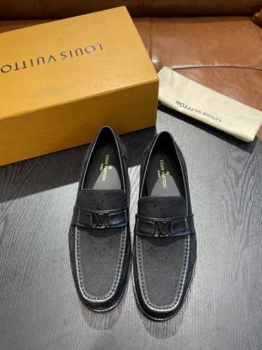l家 Size:39-44 38.45定做 原单Lv官网男士休闲皮鞋，顶级原单复刻，采用进口开边珠小牛皮／经典老花，极强质感，小牛皮透气内里，原版大底，防滑耐磨