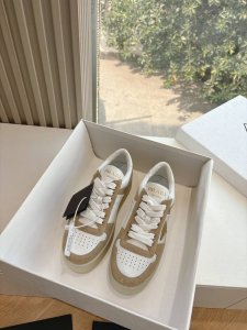 G036所见即所得prad代购级别普拉达春夏新品运动休闲德训鞋运动板鞋皮革运动鞋让整双鞋轻便舒适 鲜艳色彩 满足不同风格时髦人士的多种选择，每一个设计元素都踩在