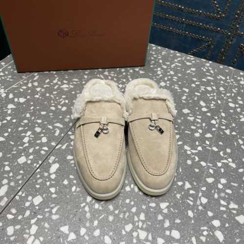海狸鼠毛拖推出 低调奢华、 上脚的感觉很舒服 、穿了才知道不辜负我们的双脚、鞋面采用防水防污处理.鞋面点坠LP的坠饰，精致而高雅。内里柔软的真皮皮草，整只海狸毛
