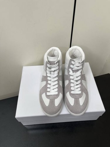 男款 Maison Margiela tibi mm6经典德训鞋高帮版无敌好看，唯一对版 细品多双正品代购回来1比1出模开发！鞋面:牛皮麂皮内里:进口小羊皮鞋底