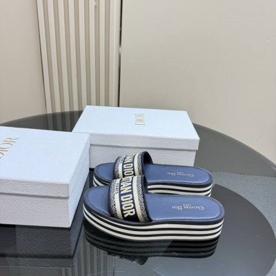 dior 迪奥 Dway春夏新款一字刺绣厚底拖鞋顶级代购版本 cd字母Logo立体刺绣露趾拖鞋 鞋面 原版一致高温水溶棉质电绣科技 内里 水染羊皮内里 大底 原