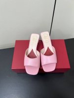 roger Vivier｜Rv25S春夏新品水晶跟拖鞋 喜欢法式优雅的来Pick这双，会让你的夏日穿搭气质翻倍哦～鞋跟镶满Blingbling的水钻爆闪 上脚特
