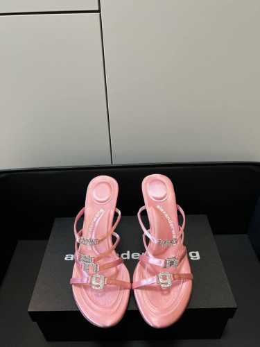 Alexanderwang 亚历山大王 新款高跟拖鞋 永远爱大王的高跟鞋 简约百搭又好看！钻链的设计真的太绝了 设计闭眼入就行了 不会出错！ 跟高：6.5 8c