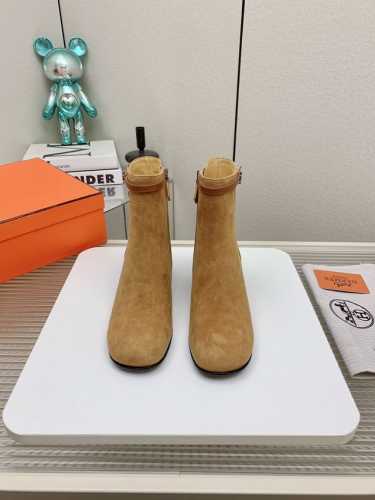 出厂 高版本 Hermes ss24 new arrival 秋冬新品kelly扣短靴 永不过时的万年经典 款鞋型秀气精致， 搭配经典kelly扣装饰，高级感瞬