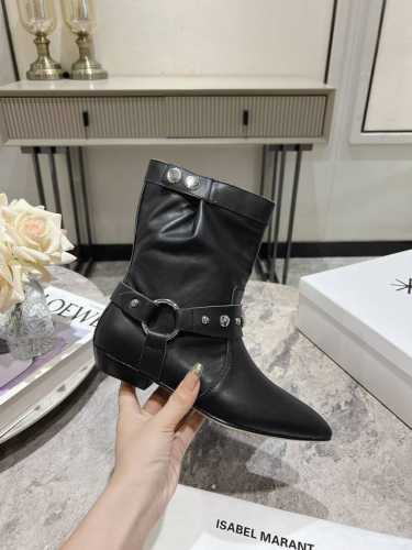 Isabel Marant 伊莎贝尔尖头马鞍扣按扣褶皱平底套筒短靴 铆钉短靴。简约百搭款。材质：鞋面:头层小牛皮 牛反绒。牛皮内里，真皮大底。 码数：35-39