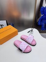 橙子出厂价p louis Vuitton 路易威登 Lv新配色 休闲魔术贴拖鞋 平底凉拖 情侣款 专柜同步更新 鞋面采用独一无二的驴家独特面料 面料轻盈透气 超