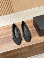 香奈儿经典款新网面芭蕾舞鞋 无论搭配裤装还是裙装都是完美 小圆头的设计很好的修饰脚型 ，小仙女们必备 Size：35-39 40 41定制不退换