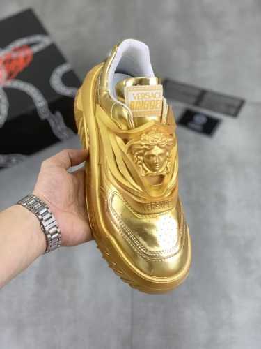 出厂价 实价 Versace 范思哲 正品代购级别，进口原版料，进口原版透气网布面料，拼接牛皮面，进口透气网布内里，时尚滴胶logo胶片搭配，印花图案垫脚，运动