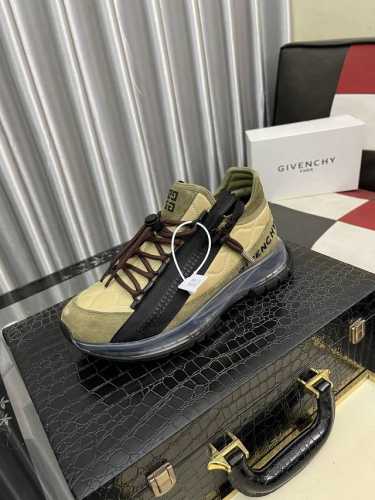 出厂价Pp： 纪梵希原单品质.～ 独特现代风运动鞋。休闲鞋潮男必备款 意大利进口原版品牌，进口原版皮，猪里 拒绝脱色磨脚 鞋底：原厂特供原版气垫底，法国懒人风格
