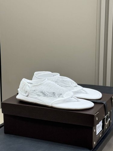 alaia 一眼就喜欢的拖鞋 太舒服了 新款渔网 柔软舒适 又时尚前卫 size 35-42
