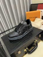 出厂价pp： Lv顶级版本 新款 代购品质Lv～路易威登Lv Trainer最好看的运动鞋，驴牌力推新品，官网限定款复古篮球运动鞋！高帮低帮均花血本购入原版1: