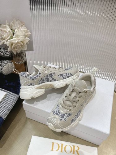 最新爆款 明星款2025主推爆品 全新发售的迪奥 Dior Chrono 新款休闲运动鞋跑鞋老爹鞋 真的酷毙了，未来感十足原版完美复刻！全对版材质 模具！！35