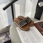 橙子出厂价p dior 迪奥新款 字母刺绣厚底拖鞋 休闲凉拖 一字拖 码数 34-42