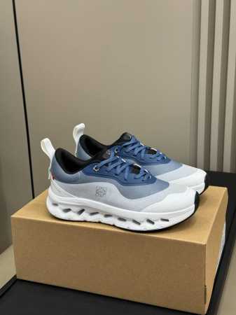顶级品质 * 昂跑 On Running与loewe 罗意威的联名全新开启：穿上它去来一场高级审美的citywalk吧！ * Cloudtit2.0，超级无敌爆 - 点击图像关闭