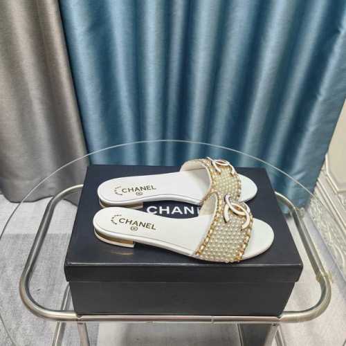 厂价 CHANE*｜小香25C春夏新品双C链条珍珠平底拖鞋夏天的人字拖莫名让人感到自由链条珍珠镶嵌了双C标志 太精致了也太好看了吧 上脚超秀气显白！鞋面采用原版