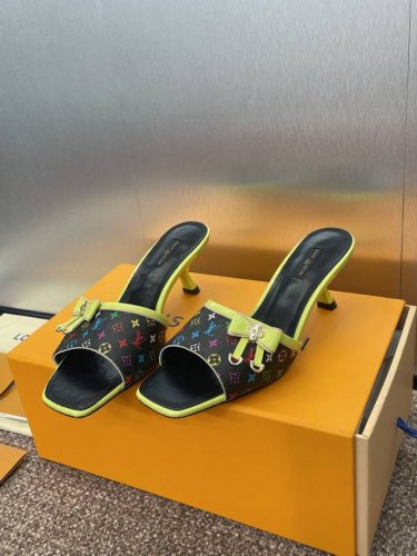 louis Vuitton 2025春夏新款猫跟蝴蝶结果冻色女鞋 Lv 字母Logo五金扣方头拼色凉拖鞋 材质 鞋面进口环保透气老花皮+水染羊皮内里+意大利真皮