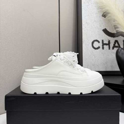 chanel香奈儿25S厚底珍珠蝴蝶结小白鞋 休闲鞋板鞋 网红明星同款 将时尚与舒适完美融合 鞋面简约大气 搭配精致珍珠与多彩鞋带 细节之处尽显奢华格调 厚底设