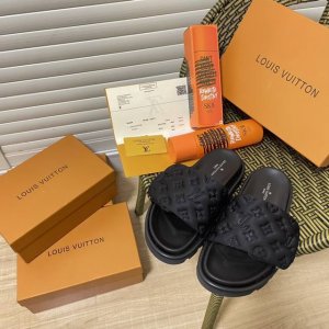 出厂 Louis Vuitton 路易威登专柜 顶级首发 八色发售 Lv印花魔术贴拖鞋 官网同步 时尚穿搭 明星同款 原标 原盒 正确版本 定制印花鞋面 内里真