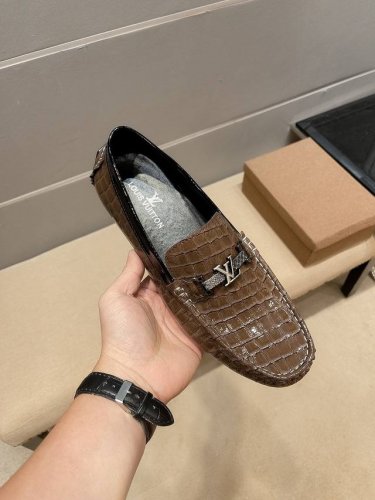 实 品牌Lv 官方最新款 春夏豆豆款鞋 意大利原单 顶级精湛工艺 高端精品男士皮鞋 英伦时尚风 鞋面原版 柔软小牛皮面 懒人套脚乐福款 鞋面采用进口原版柔软牛皮