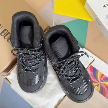 顶级版本：女款 Moon Boot最新24秋冬新款PARK系列 系带厚底 中筒靴 短靴 雪地靴 原版购入开发 做货 这款Park短靴 采用海绵材质将脚部全面包裹 - 点击图像关闭