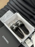 新色上新 新版本Chanel 渔夫鞋 重磅来袭配送全套顶级包装 我家的渔夫鞋质量不多介绍了哈，拿过的都知道！原版定制的鞋面，并且我家的大底是原版半透明大底，不透